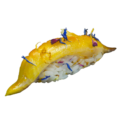Nigiri yellowtail, azafrán & flores